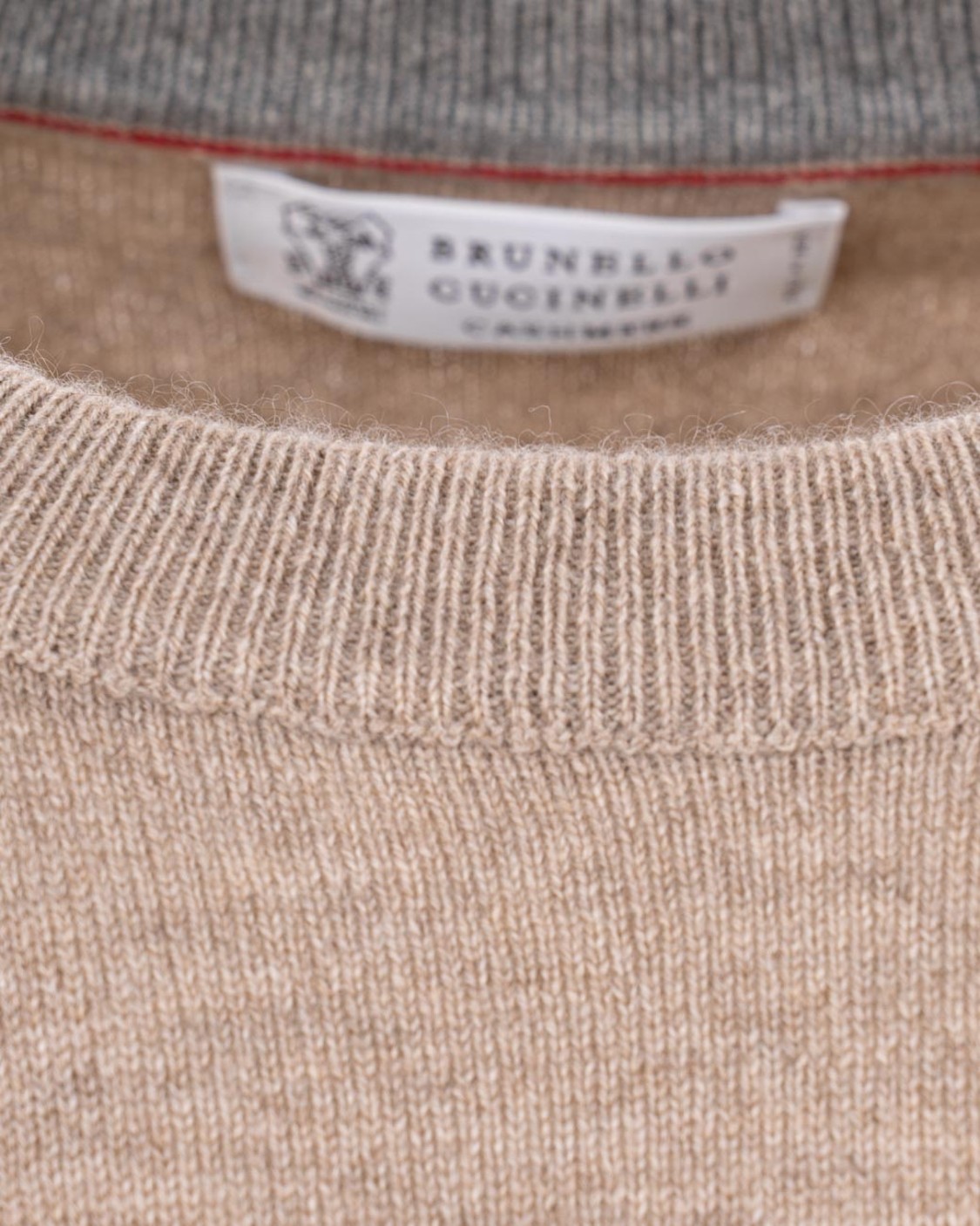 shop BRUNELLO CUCINELLI  Girocollo: Brunello Cucinelli maglia in cashmere.
Girocollo in maglia a costina.
Polsini e fondo in maglia a costina.
Maglia rasata.
Composizione: 100% CASHMERE.
Made in Italy.. M2200100-C077A number 4008230